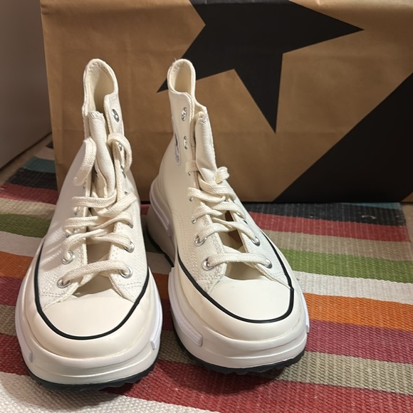 Cream canvas lift converse. NWOT - Picture 3 of 10